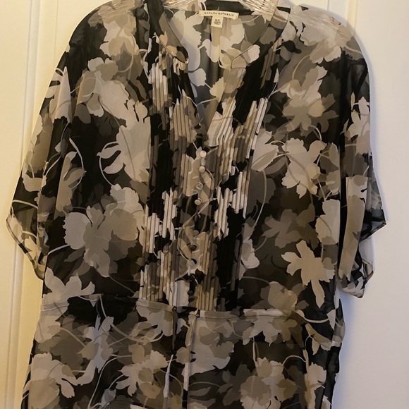 Banana Republic blouse - Picture 4 of 4